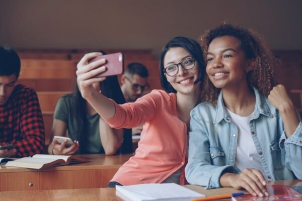 CDMX marca camino: la primera regulación formal sobre celulares en aulas