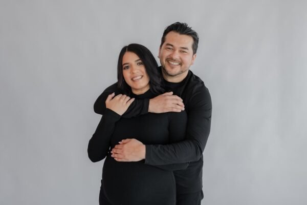 Alex Cooper espera su primer hijo con Matt Kaplan tras dos años de matrimonio