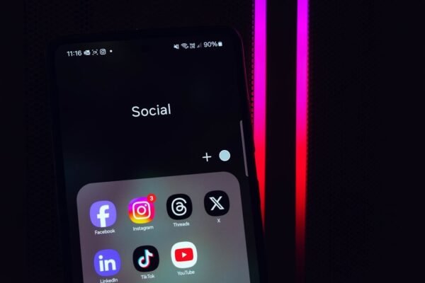 Redes sociales y migración: cuando la esperanza digital choca con la realidad
