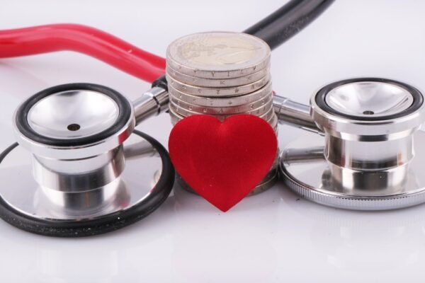 La verdadera crisis sanitaria: no es la falta de médicos, sino dónde trabajan
