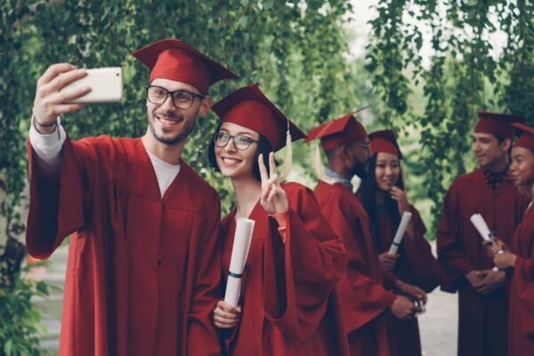 Profesiones sin retorno: cuáles son las carreras universitarias con salarios más bajos