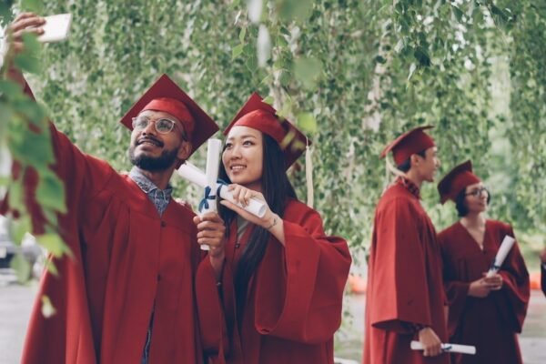 Carreras universitarias con menores salarios: la realidad económica para nuevos profesionales