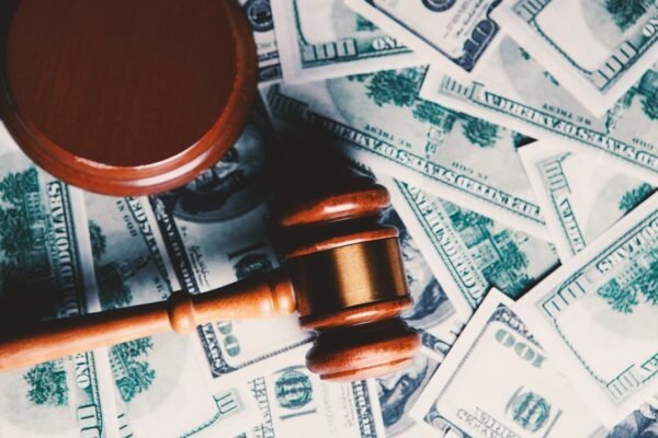 Funcionarios públicos acusados de colusión con crimen: el patrón que se repite