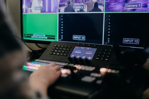 Plataformas de streaming disputan audiencias: la batalla del entretenimiento en casa