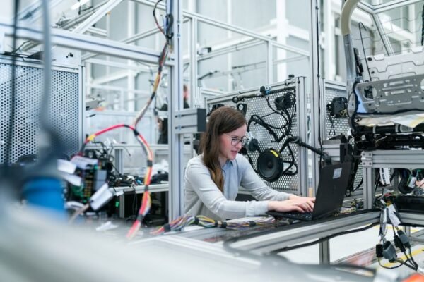 Mujeres que codifican el futuro: la revolución tech que surge desde Latinoamérica