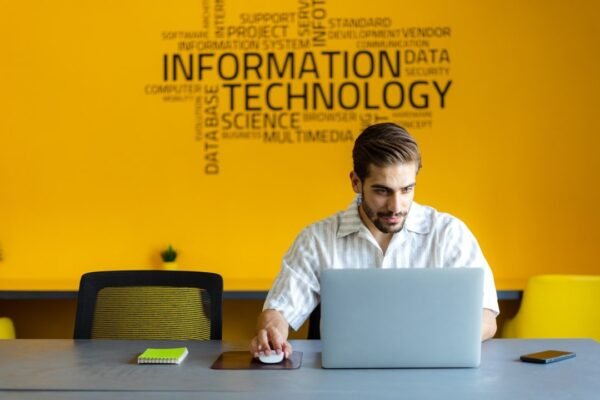 Amazon apuesta por formar programadores en México: ¿inversión real o estrategia comercial?