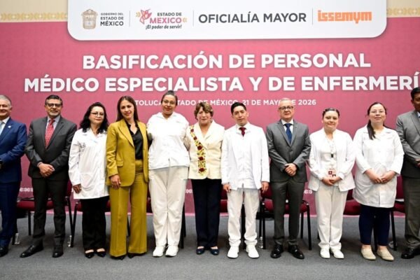 Gobernadora entrega 201 promociones y basificaciones en el ISSEMYM