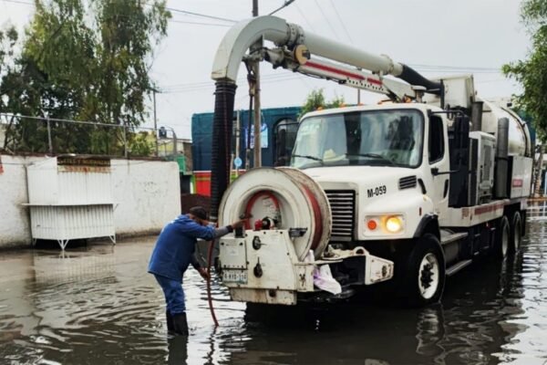 Autoridades atienden afectaciones por lluvias en Naucalpan y Ecatepec