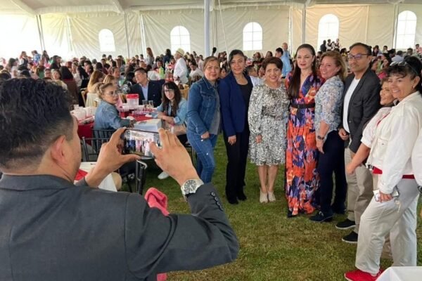 Amecameca celebra a sus maestros con gala de reconocimiento y regalos