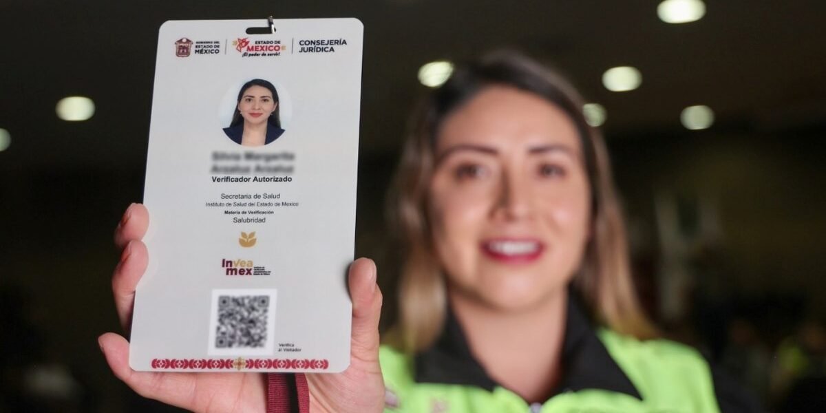 Estado de México entrega 2,450 credenciales a verificadores administrativos