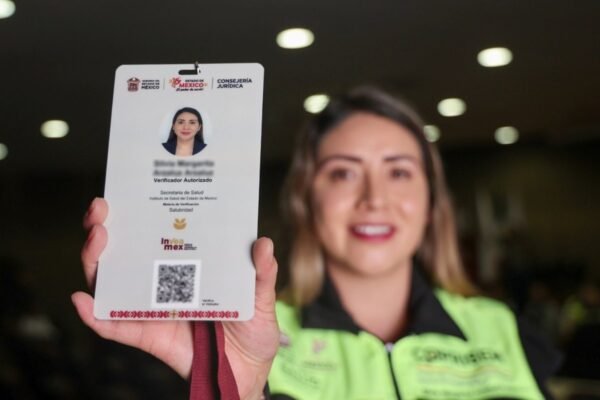 Estado de México entrega 2,450 credenciales a verificadores administrativos