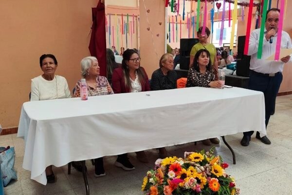 San Juan Tehuixtitlan celebra a 500 madres con festival de música, baile y regalos