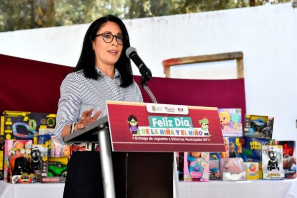 DIFEM entrega 63 mil juguetes a niñas y niños del Estado de México