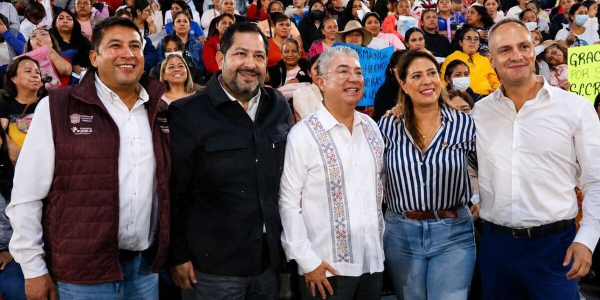 Entregan 5 mil tarjetas del programa 'Mujeres con Bienestar' en Texcoco
