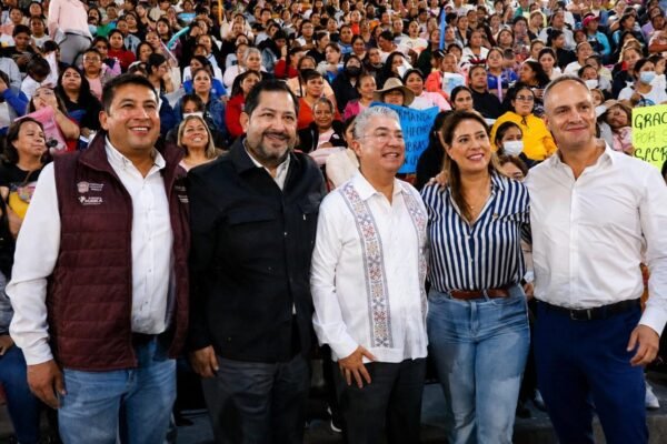 Entregan 5 mil tarjetas del programa 'Mujeres con Bienestar' en Texcoco