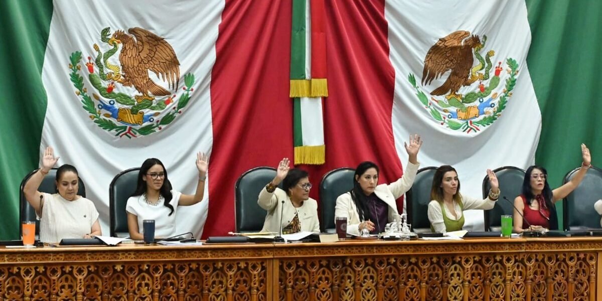 Congreso mexiquense regula uso de celulares en escuelas básicas