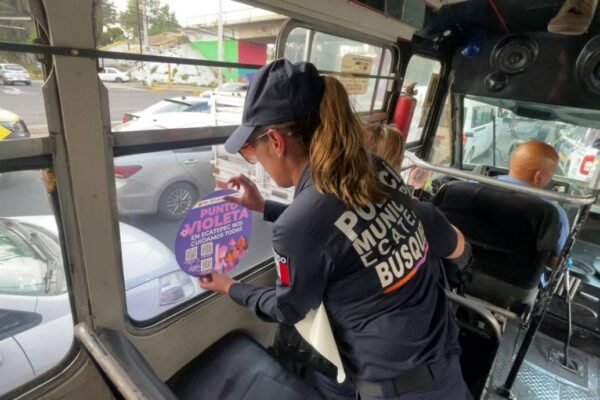 Operativo Violeta detiene a tres sujetos con arma blanca y drogas en Ecatepec
