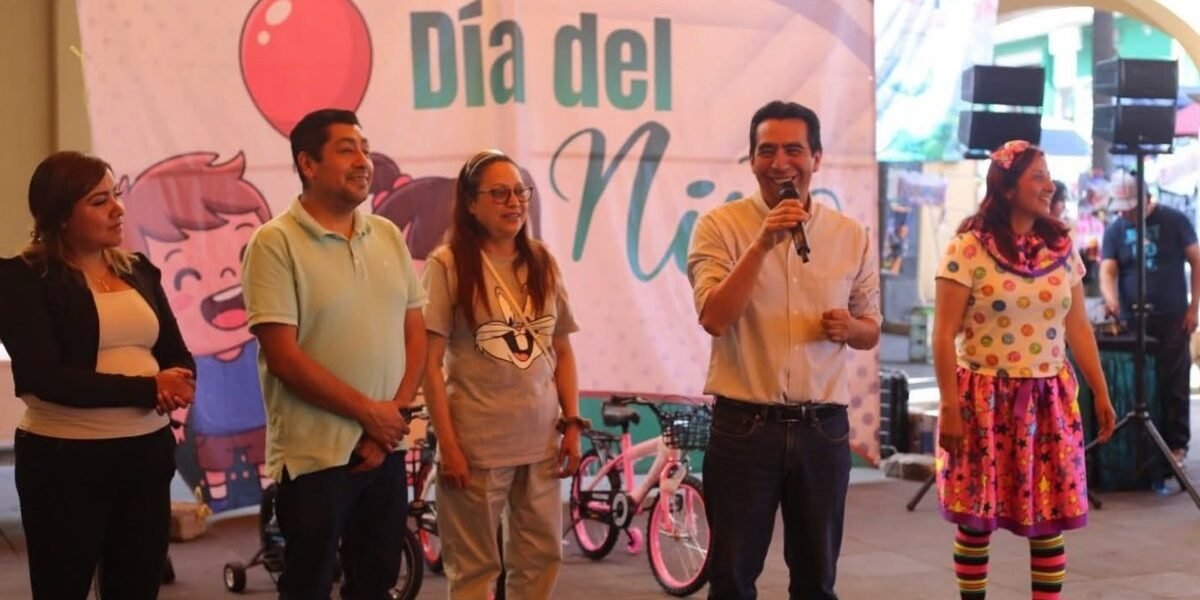 Ecatzingo festeja a niños con entrega de juguetes y diversión