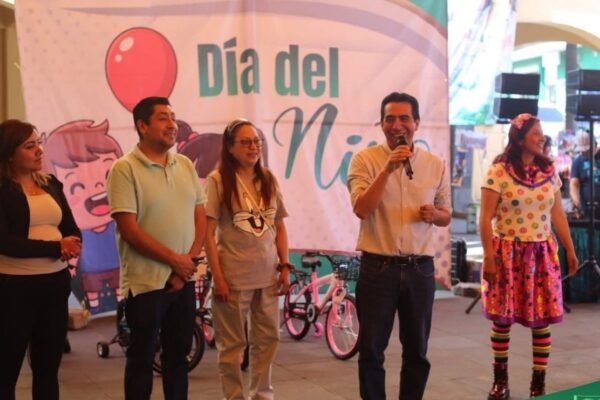 Ecatzingo festeja a niños con entrega de juguetes y diversión