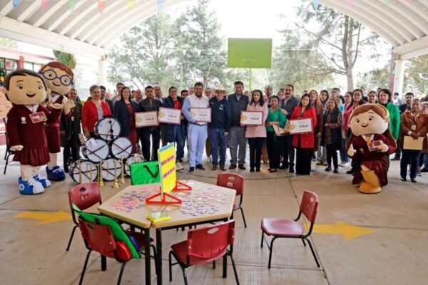 Estado invierte 36 mdp para mejorar 110 escuelas en Jilotepec y Chapa de Mota