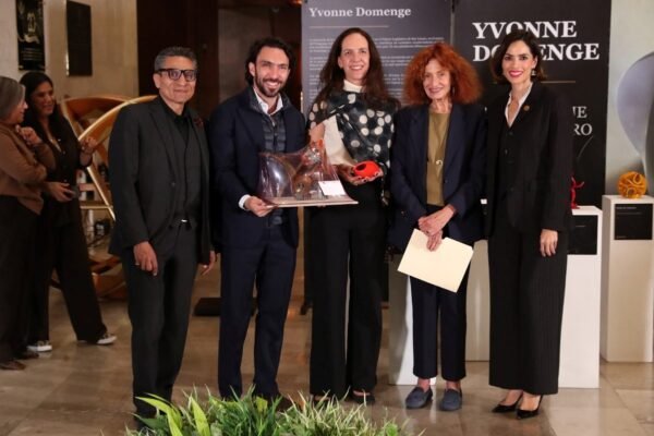 La Cámara de Diputados inaugura exposición escultórica de Yvonne Domenge