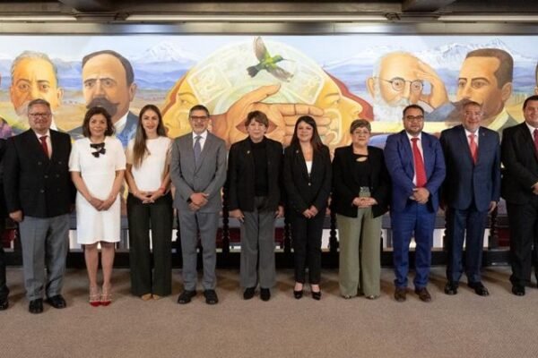 Delfina Gómez designa nuevos funcionarios en tribunales, salud, trabajo y movilidad