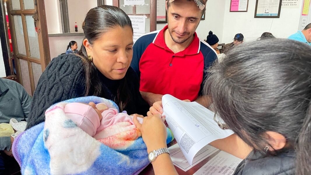 Edomex avanza en igualdad: 26 familias ya eligen el apellido materno