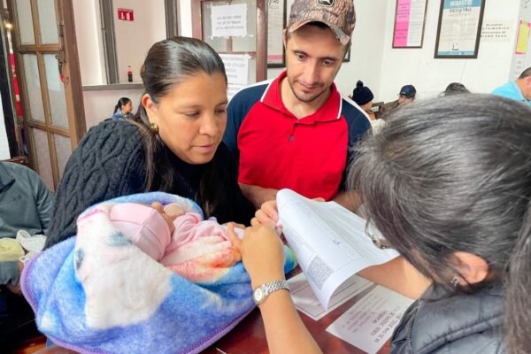Edomex avanza en igualdad: 26 familias ya eligen el apellido materno