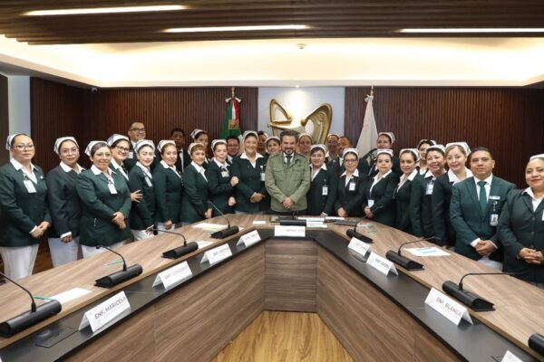 Zoé Robledo se reúne con enfermeras del IMSS en el Día Internacional de la Enfermería