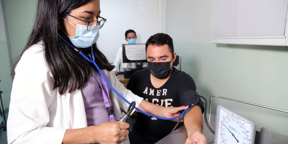 El IMSS fortalece atención con 25 mil médicos de familia
