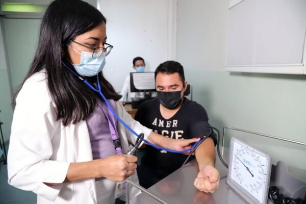 El IMSS fortalece atención con 25 mil médicos de familia