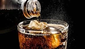IMSS advierte: una lata de refresco contiene 6 cucharadas de azúcar