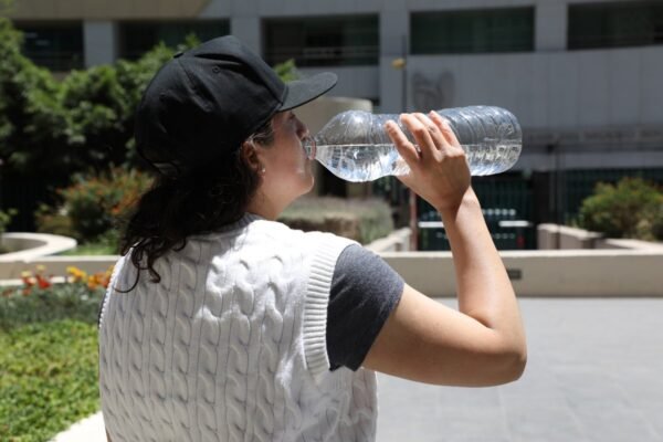 IMSS refuerza alertas por ola de calor: 133% más casos de golpe de calor