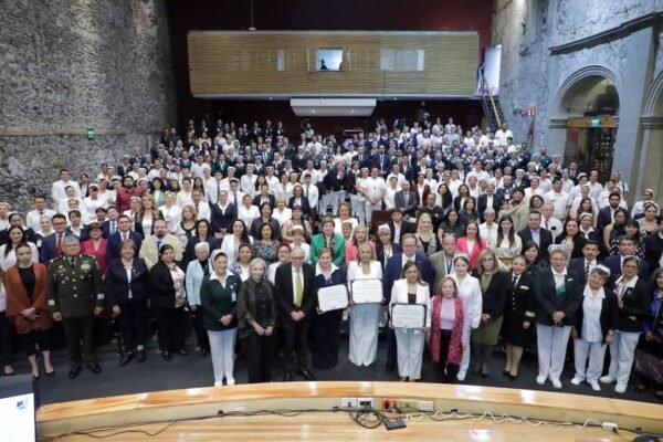 IMSS fortalece enfermería con 40 mil nuevos profesionales en seis años