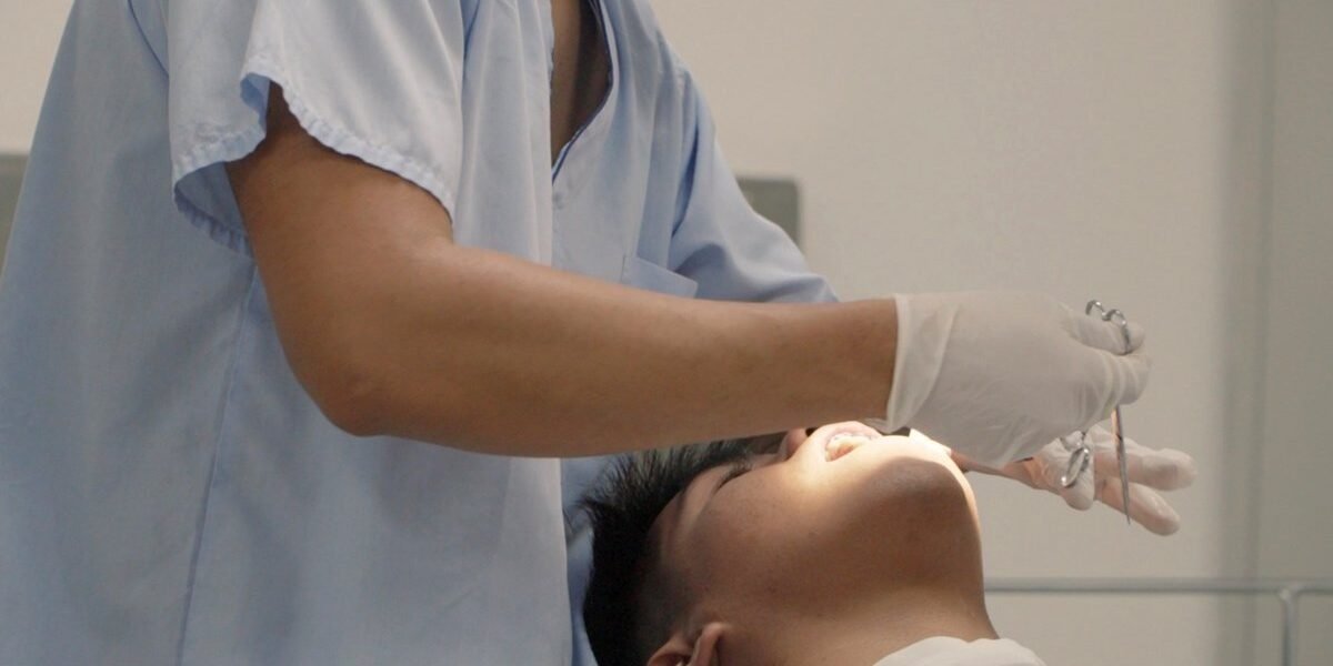 IMSS corrige asimetría facial con cirugía de precisión en 3D