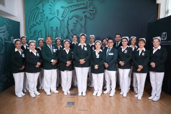 IMSS reconoce a 136 mil enfermeras y enfermeros como pilar del sistema de salud