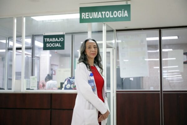 IMSS intensifica atención a pacientes con lupus, enfermedad que afecta principalmente a mujeres