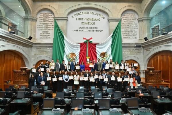 52 jóvenes mexiquenses cierran capacitación en liderazgo político