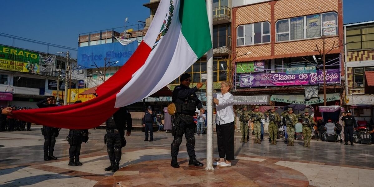 La Paz exhorta a policías a actuar con ética y humanismo hacia la sociedad