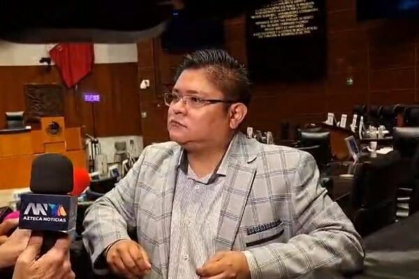 López Beltrán busca diputación para obtener fuero, acusa Gibrán Ramírez
