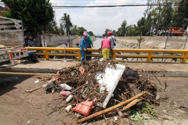 Naucalpan activa operativo de emergencia tras intensas lluvias y desbordamiento del Río Hondo