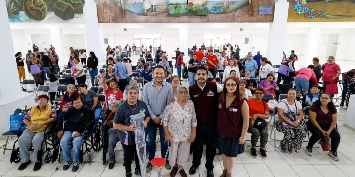 Nezahualcóyotl entrega aparatos de movilidad a adultos mayores y personas con discapacidad