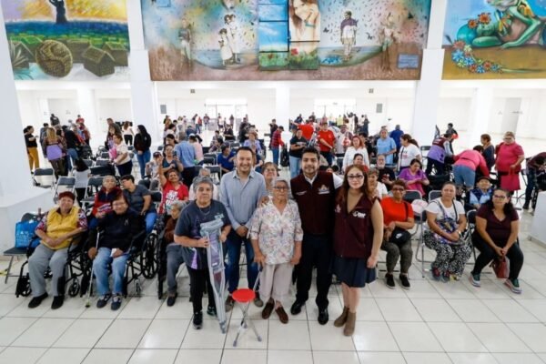 Nezahualcóyotl entrega aparatos de movilidad a adultos mayores y personas con discapacidad