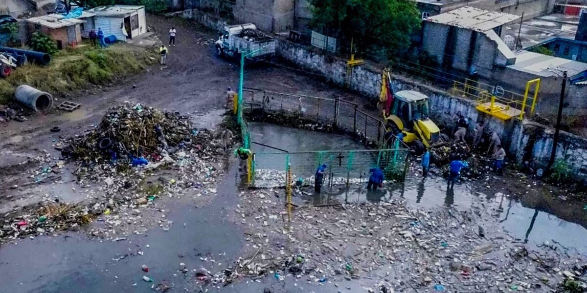 Retiran 80 toneladas de basura de presa y río en Edomex