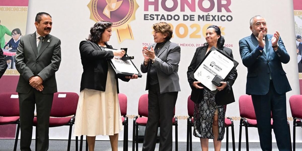 Estado de México reconoce la excelencia de 33 maestros con preseas de honor
