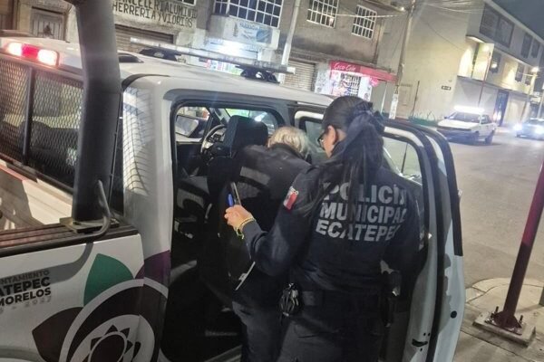 Policías de Ecatepec localizan y regresan a su hogar a adulto mayor extraviado