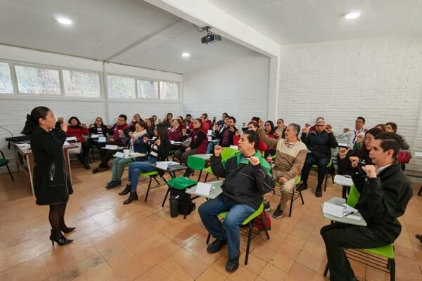 Capacitan a servidores públicos en Lengua de Señas Mexicana