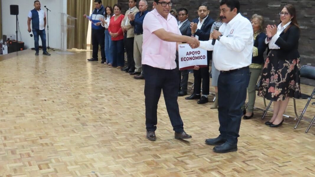 Texcoco entrega 800 mil pesos a autoridades auxiliares para festejos comunitarios