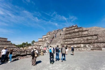 PIB turístico crece 1.2% en Q4 2025 pese a advertencias internacionales