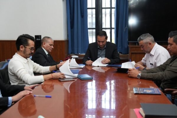 UACh y sindicato firman revisión contractual evitando huelga